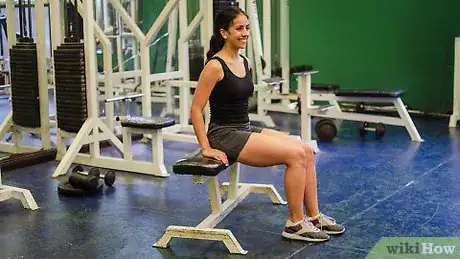 Imagen titulada Do Tricep Dips Step 1