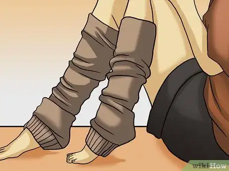 Imagen titulada Wear Leg Warmers Step 1