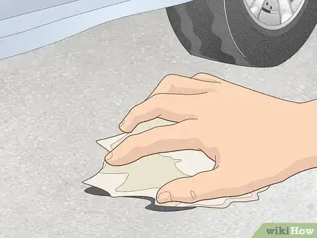Imagen titulada Remove Engine Oil Stains Step 2
