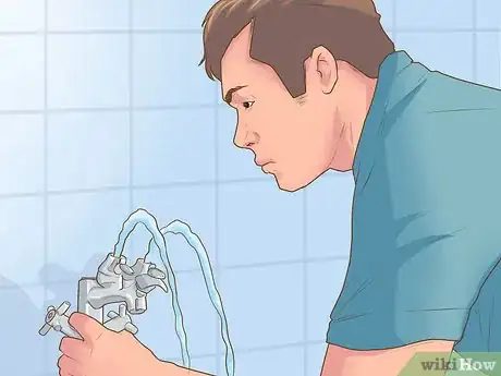 Imagen titulada Treat an Eye Injury Step 1
