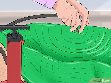 Imagen titulada Air up an Exercise Ball Step 2