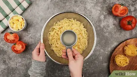 Imagen titulada Cook Chicken Alfredo Step 2