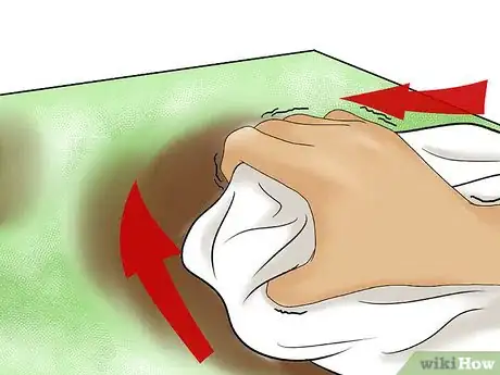 Imagen titulada Remove Oil Stains from Carpeting Step 10