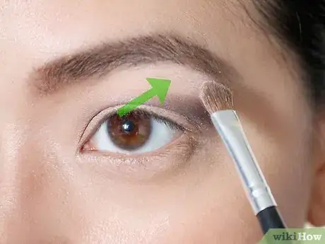 Imagen titulada Apply Natural Makeup for Brown Eyes Step 7