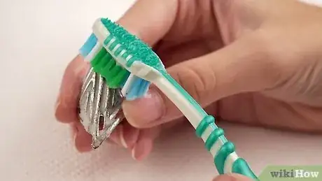 Imagen titulada Clean Jewelry with Baking Soda Step 10