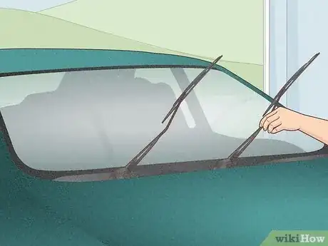 Imagen titulada Clean a Glass Windshield Step 1