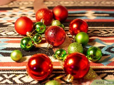 Imagen titulada Decorate a Christmas Tree Elegantly Step 3