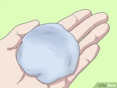 Imagen titulada Use a Clay Bar Step 3