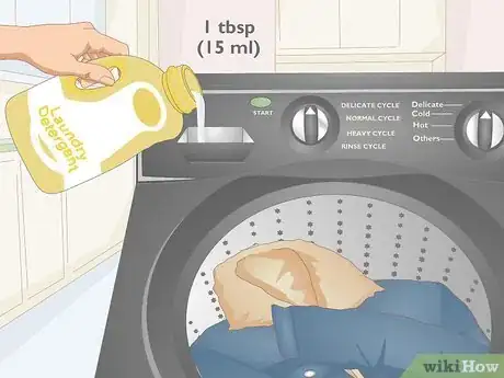 Imagen titulada Wash a Sherpa Jacket Step 4