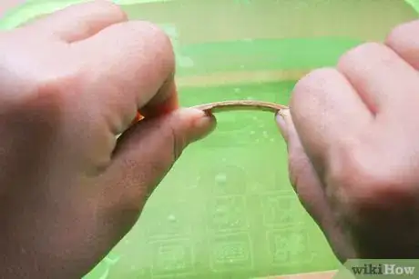 Imagen titulada Make a Homemade Bow Step 9
