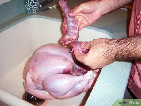 Imagen titulada Butcher and Remove the Pin Feathers of a Turkey Step 6