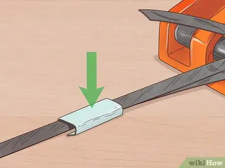 Imagen titulada Use a Uline Strapping Tool Step 6