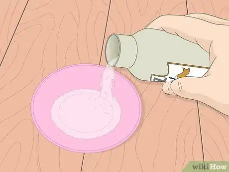 Imagen titulada Clean Adhesive from Scissors Step 4