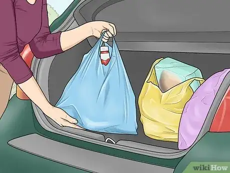 Imagen titulada Recycle Old Plastic Bags Step 7