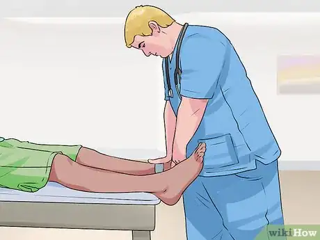 Imagen titulada Tape an Ankle Like an Athletic Trainer Step 1