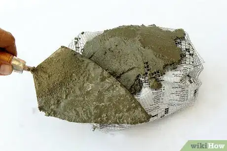 Imagen titulada Make Fake Rocks with Concrete Step 8