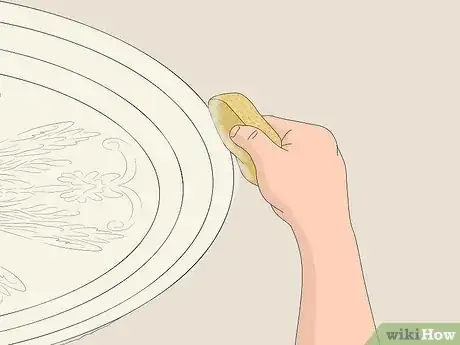 Imagen titulada Put Up a Ceiling Rose Step 10