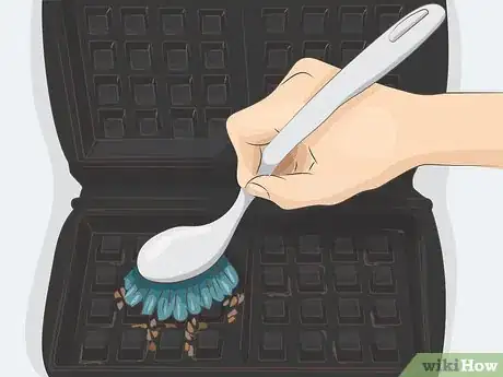 Imagen titulada Clean a Waffle Iron Step 3