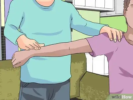 Imagen titulada Relieve Pain from Clavicle Fracture Step 9