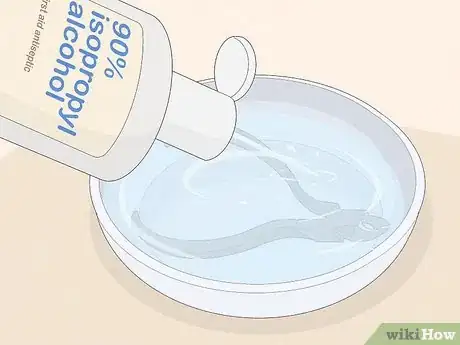Imagen titulada Temporarily Fix a Loose Wire on Your Braces Step 9