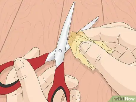 Imagen titulada Clean Adhesive from Scissors Step 6