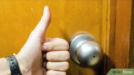 Imagen titulada Pick a Lock With Household Items Step 5