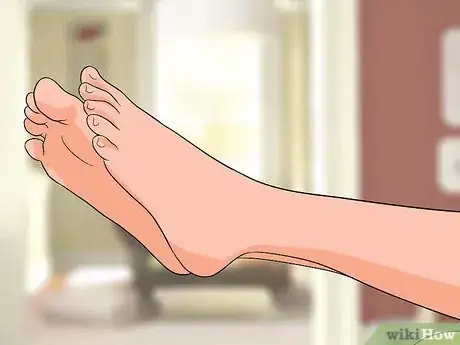 Imagen titulada Soothe Tired Feet Step 1