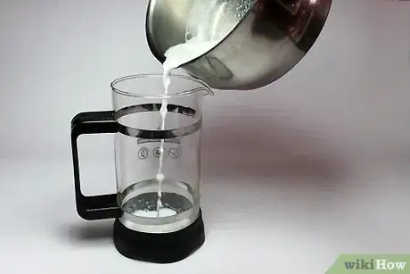 Imagen titulada Make a Cappuccino with a French Press Step 6