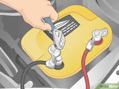Imagen titulada Manually Roll Up a Power Window Step 9