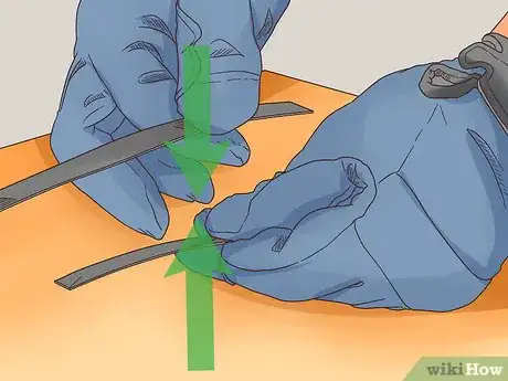 Imagen titulada Use a Uline Strapping Tool Step 1
