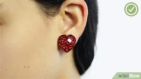 Imagen titulada Make Fake Earrings Step 12