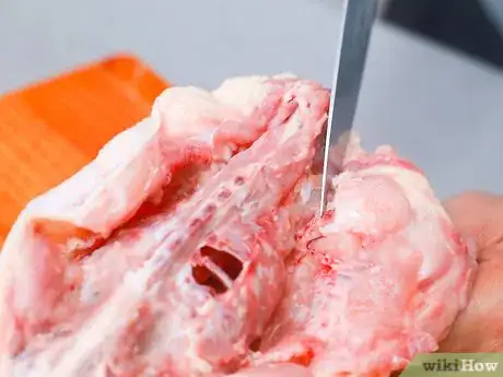 Imagen titulada Bone a Chicken Step 7