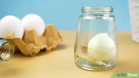 Imagen titulada Get an Egg Into a Bottle Step 12