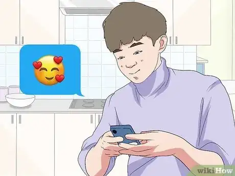 Imagen titulada Respond to a Kissy Face Emoji Step 3