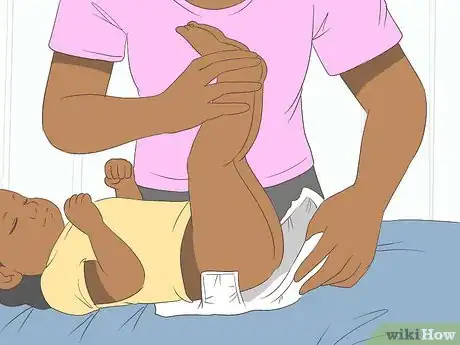 Imagen titulada Help a Female Child Provide a Urine Sample Step 9