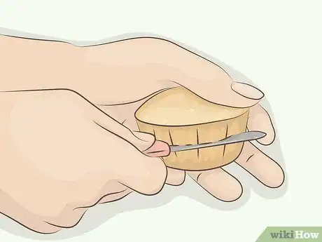 Imagen titulada Eat a Cupcake Step 11
