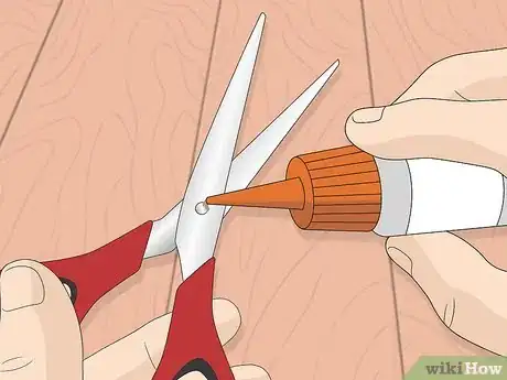 Imagen titulada Clean Adhesive from Scissors Step 8