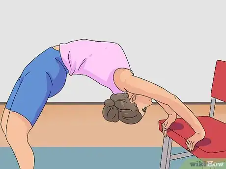 Imagen titulada Do a Backbend Kickover Step 4