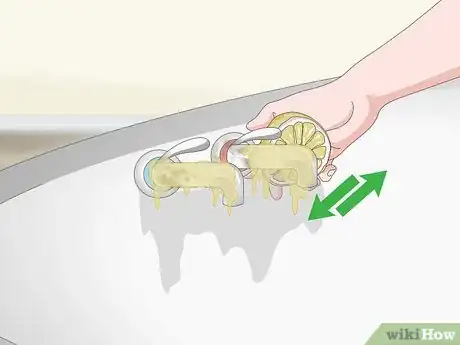 Imagen titulada Clean an Enamel Bathtub Step 8