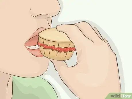Imagen titulada Eat a Cupcake Step 14