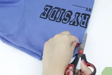 Imagen titulada Cut a Sweatshirt Step 6