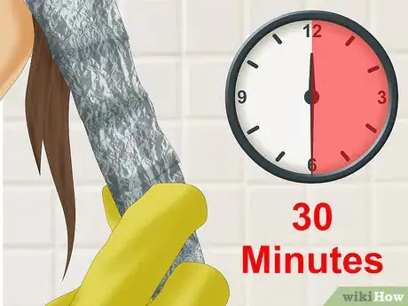 Imagen titulada Do a Strand Test Before Dyeing Your Hair Step 6