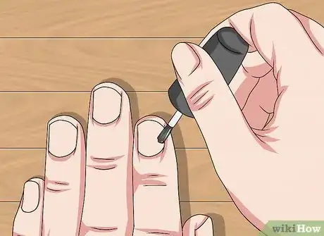 Imagen titulada Make Holographic Nails Step 11