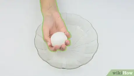 Imagen titulada Break an Egg Step 1