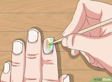Imagen titulada Make Holographic Nails Step 14
