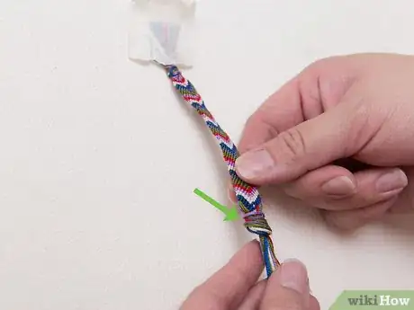 Imagen titulada Make Bracelets out of Thread Step 17