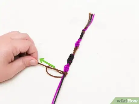Imagen titulada Make Bracelets out of Thread Step 22