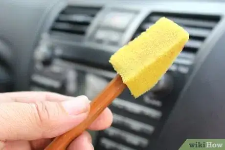 Imagen titulada Clean Car AC Vents Step 1