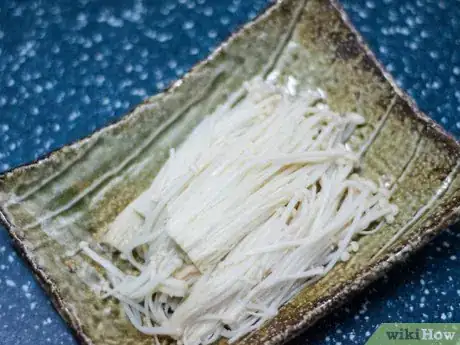 Imagen titulada Cook Enoki Mushrooms Step 8
