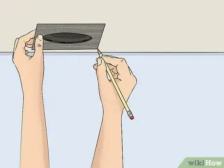 Imagen titulada Fix Holes in a Ceiling Step 7